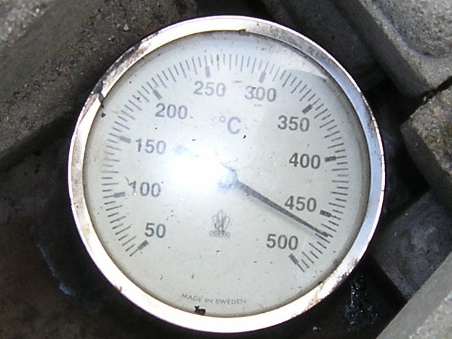 Träkolstillverkning termometern bild 2.jpg